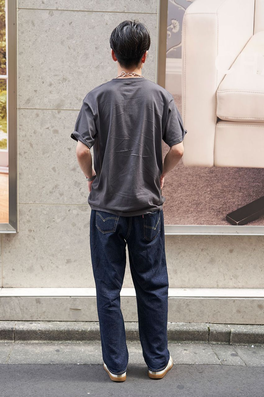 ニルヴァーナ、ピンク・フロイドetc.“バンドT”の大人っぽい選択と着こなしをスナップで - 8枚目の画像