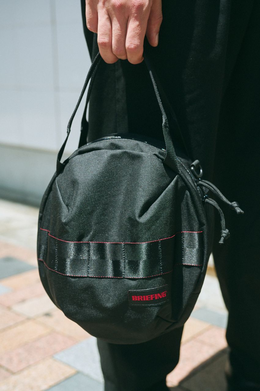 ブリーフィング、ポーターetc.トレンド真っ盛り「ミニバッグ」の人気ブランドを街角スナップで - 5枚目の画像