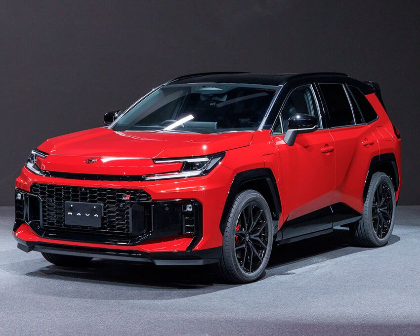 スポーツモデルの「GRスポーツ」。ワイドトレット化や足回りが専用チューニングされている。