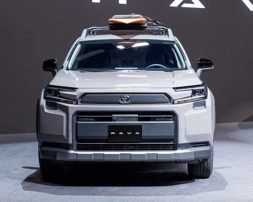 新型のトヨタRAV4。写真はオフロード寄りの「アドベンチャー」。価格は現時点で未公表。
