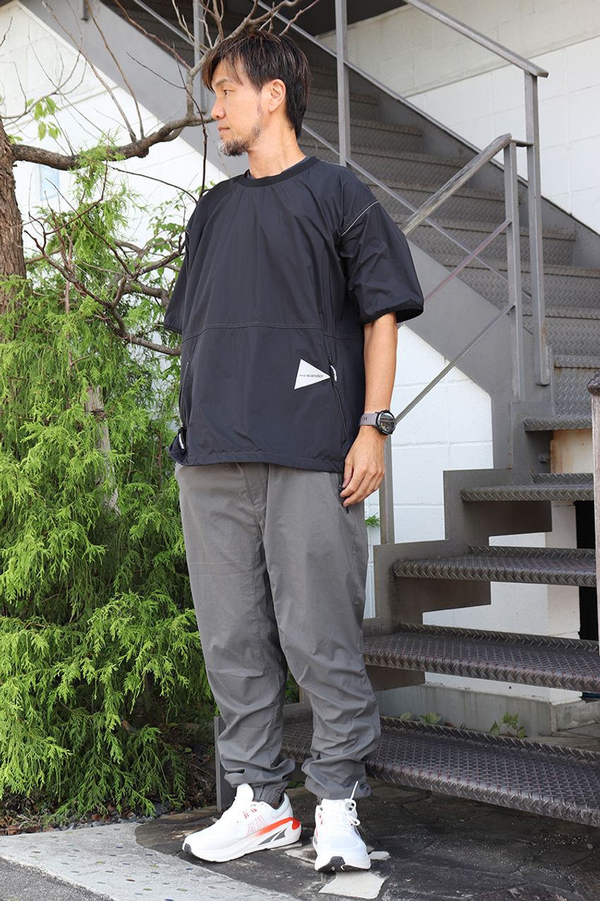 1枚でサマになるシンプルな“黒T”を街角調査！ アンドワンダー、シュプリーム、エイトン - 2枚目の画像