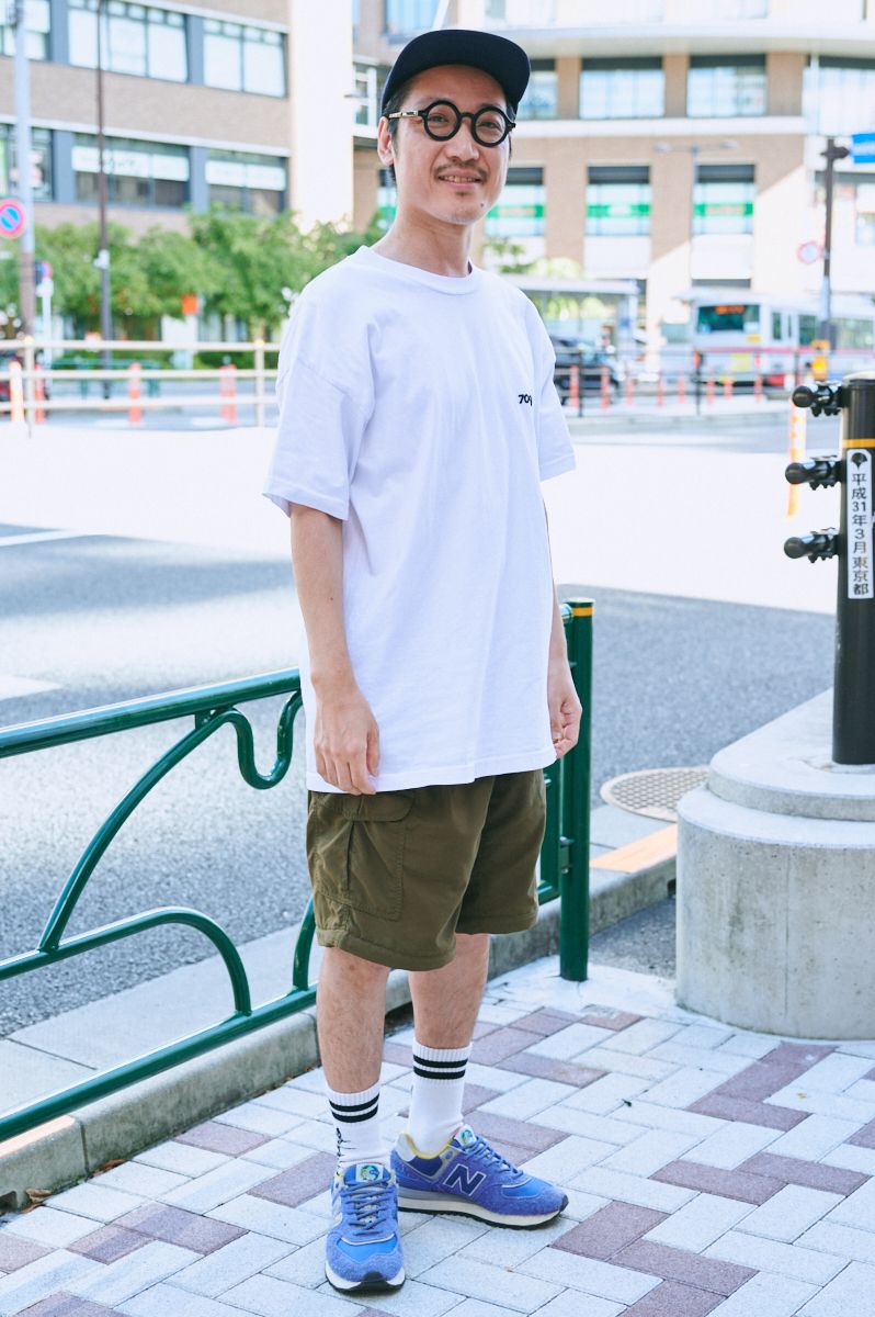 Tシャツ＝セブンハンドレッドフィル