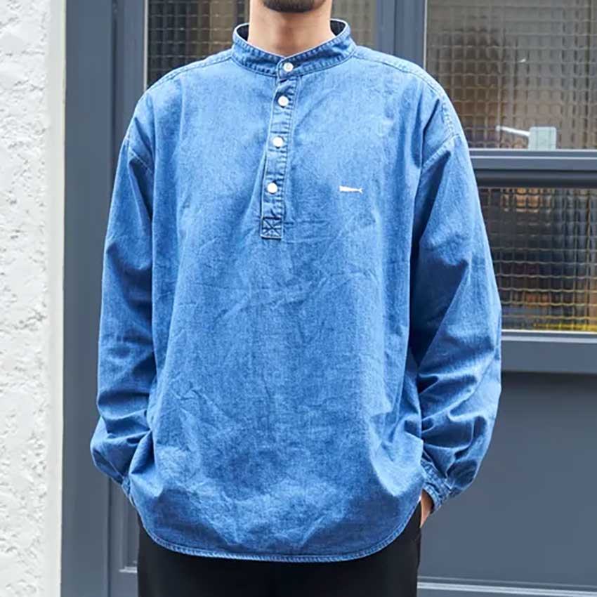 シャツも“プルオーバー”という選択肢を。モノトーン、短パン