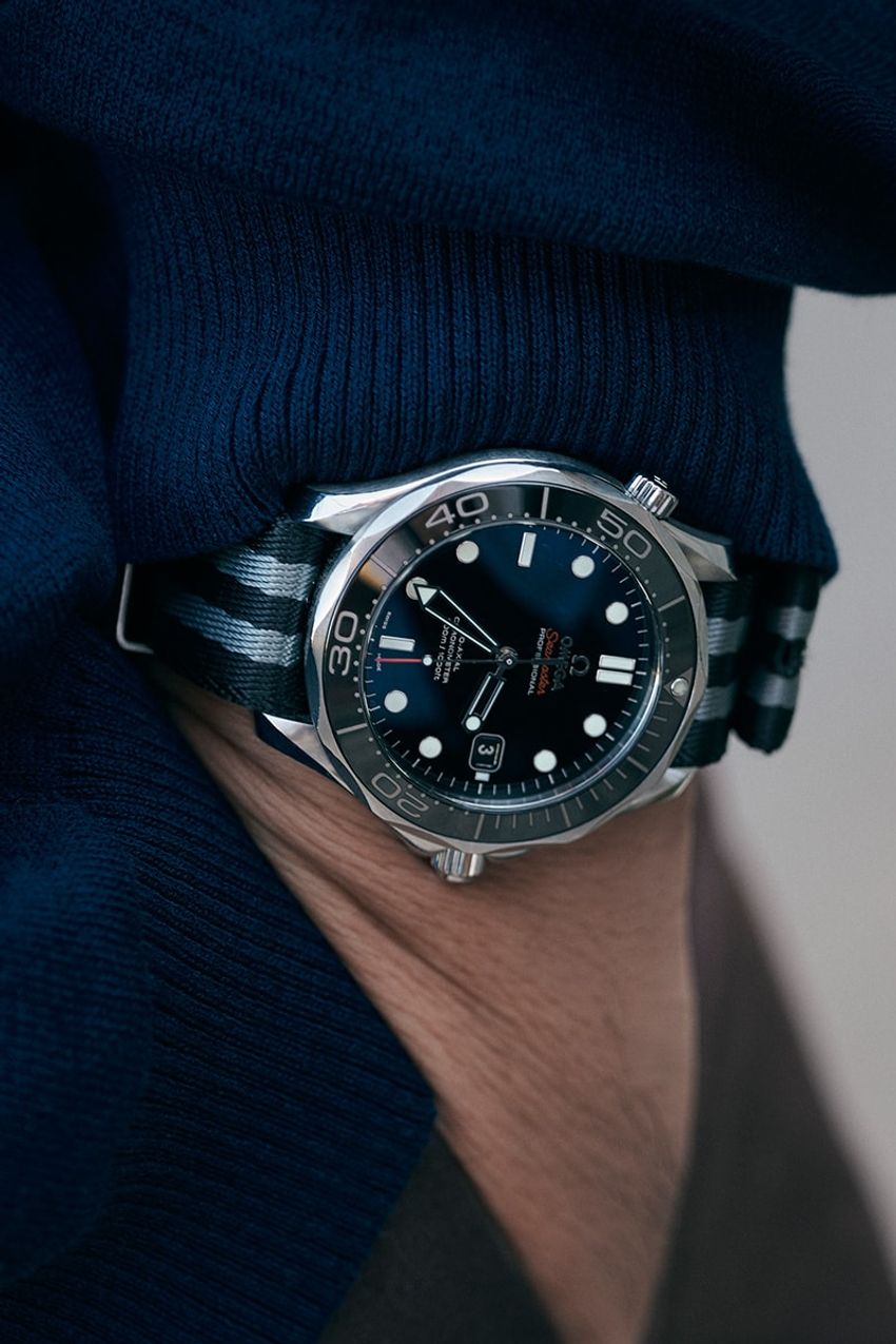 トップスは“エイトン派”な男たち。シンプルなのにどこか洒落る秘訣をリアルコーデで検証！ - 6枚目の画像