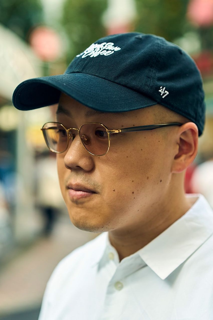 トップスは“エイトン派”な男たち。シンプルなのにどこか洒落る秘訣をリアルコーデで検証！ - 3枚目の画像