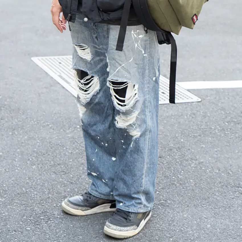 ダメージジーンズを“ダメ”にしない着こなし方法！街で見つけた洒落者3選 - 1枚目の画像