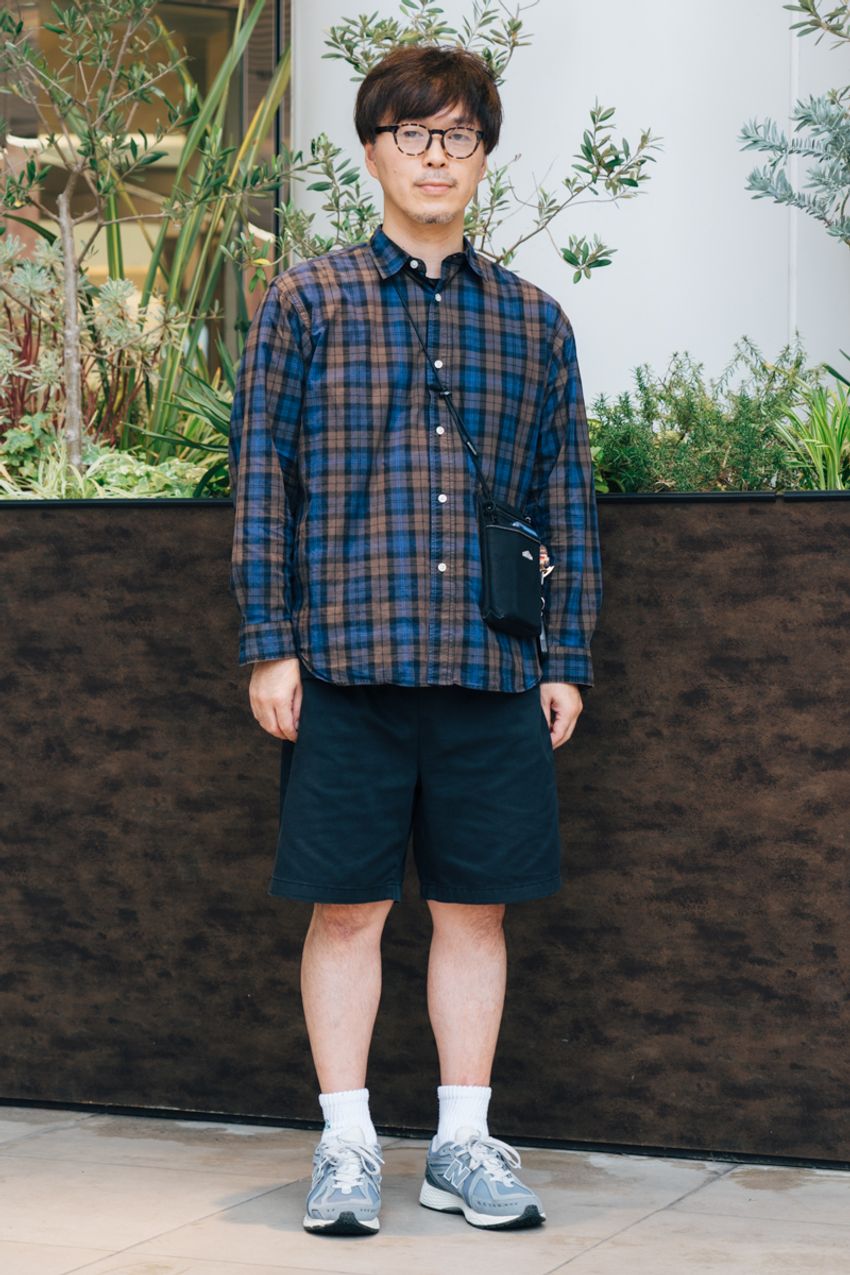 夏の必勝コーデ「長袖×短パン」。大人のショーツ姿で起こりがちな“子供見え”の回避策をスナップで - 7枚目の画像