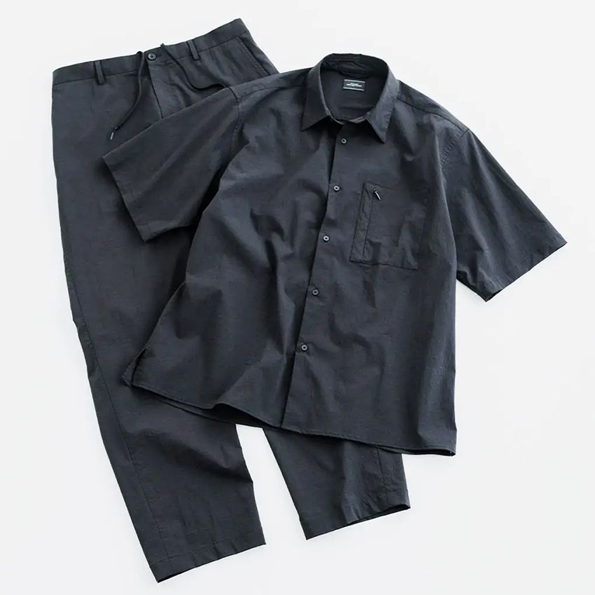 シャツ8910円、パンツ9900円/ともにグリーンレーベル リラクシング
