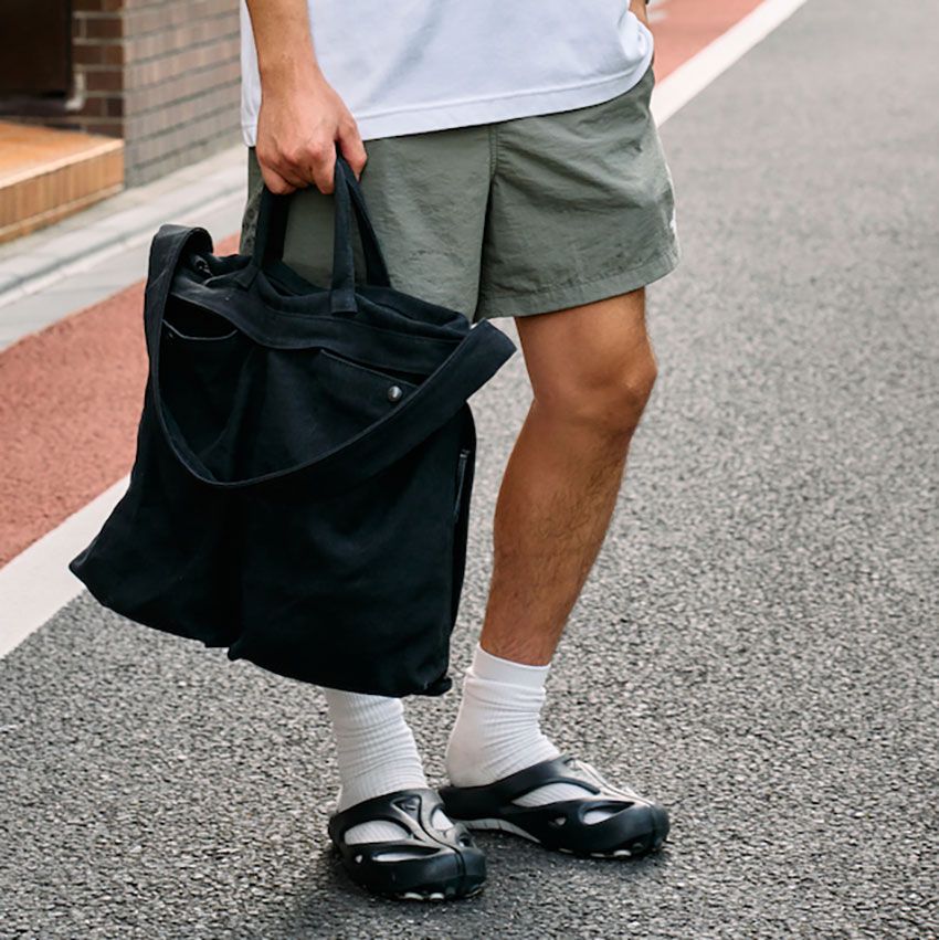 「ショーツ×ソックス×サンダル」の正解バランスはこれだ！ スナップ好例3選 - 1枚目の画像