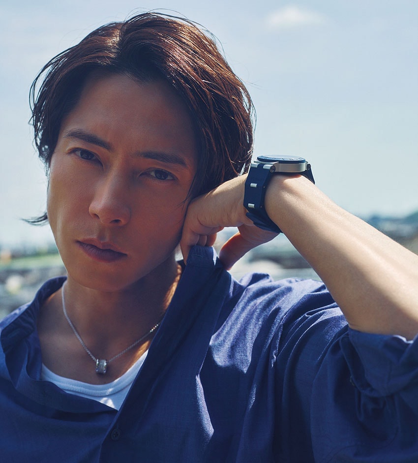 山下智久が“自由”を感じる時間とは？ブルガリの腕時計とともに