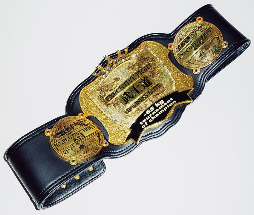 「EXECUTIVE FIGHT BUSHIDO」のチャンピオンベルト。65kg級は層が厚く、防衛を続けるのは決して易しくない。