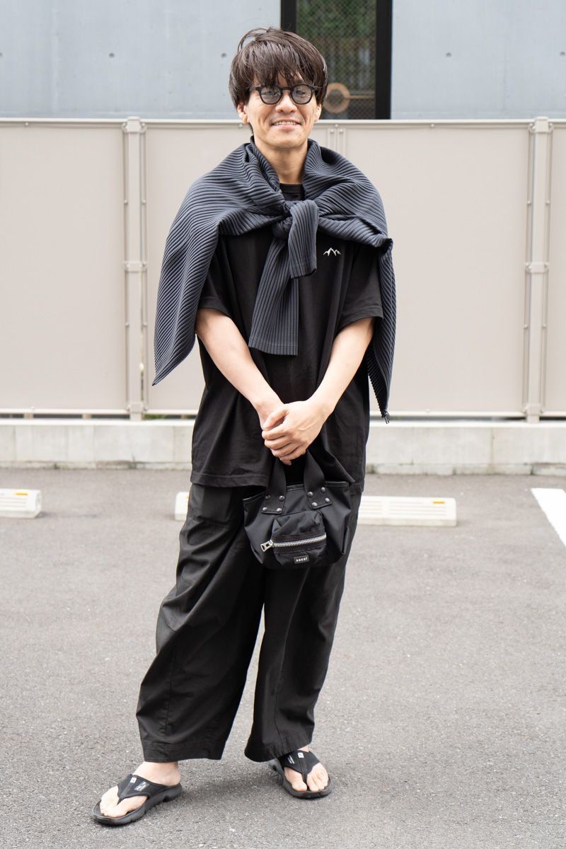 シャツ＝イッセイミヤケ