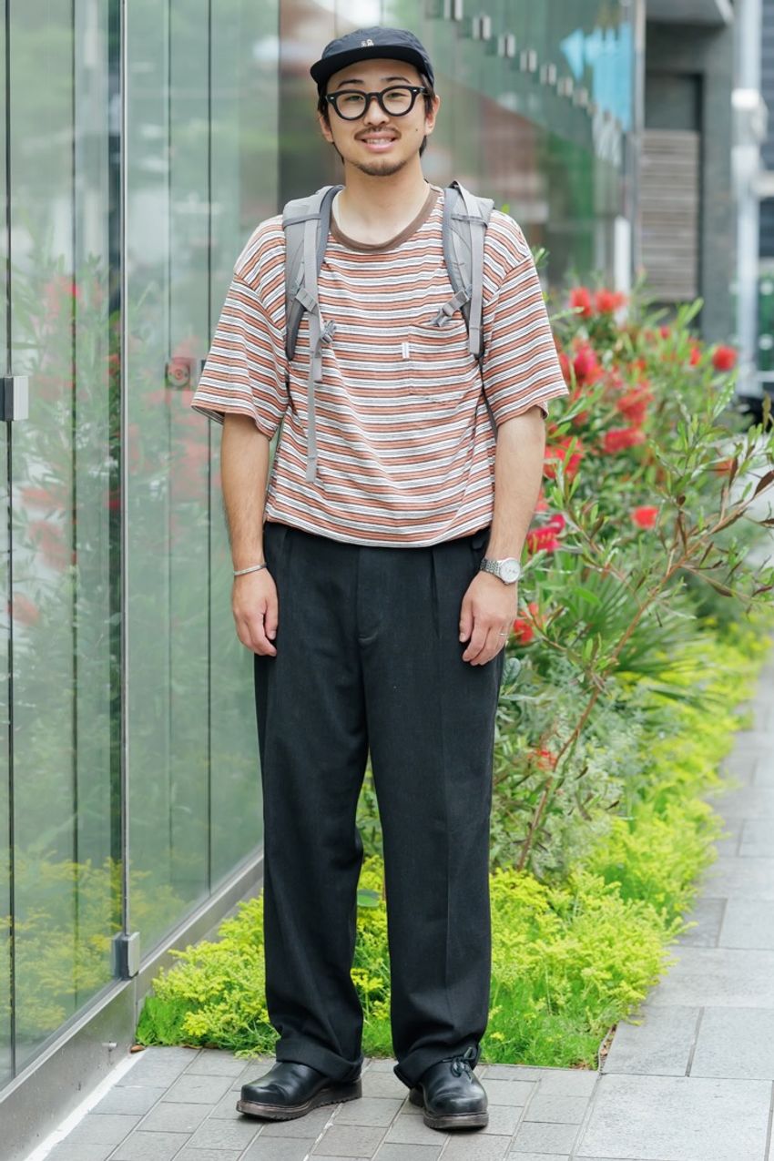 “ピッチ幅”で印象がこう変わる！夏の定番「ボーダーT」の着こなし3選を街角スナップで - 5枚目の画像