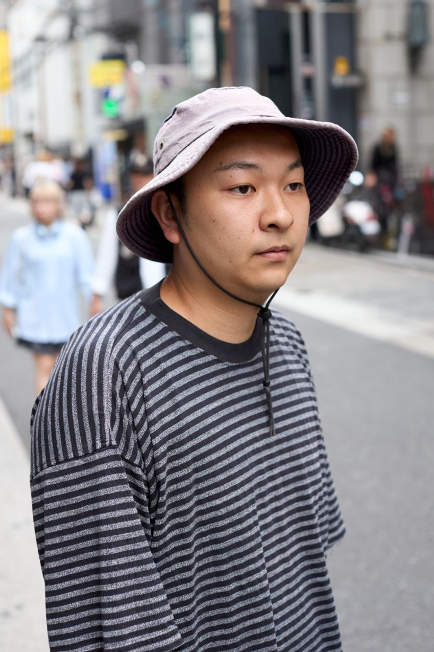 “ピッチ幅”で印象がこう変わる！夏の定番「ボーダーT」の着こなし3選を街角スナップで - 3枚目の画像