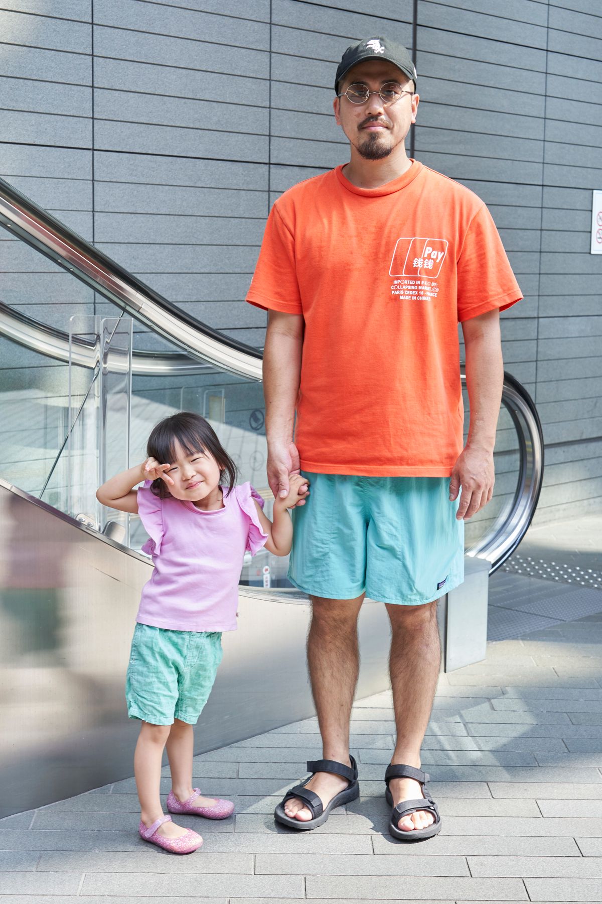 Tシャツ＝コラプシングマーケット