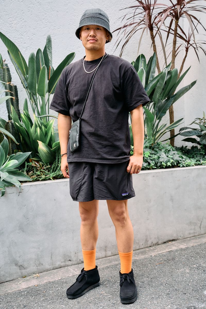 Tシャツ=プロクラブ パンツ=パタゴニア シューズ=クラークス 帽子=ドッグ バッグ=ショット ネックレス=アンドクラウド リング=クロムハーツ