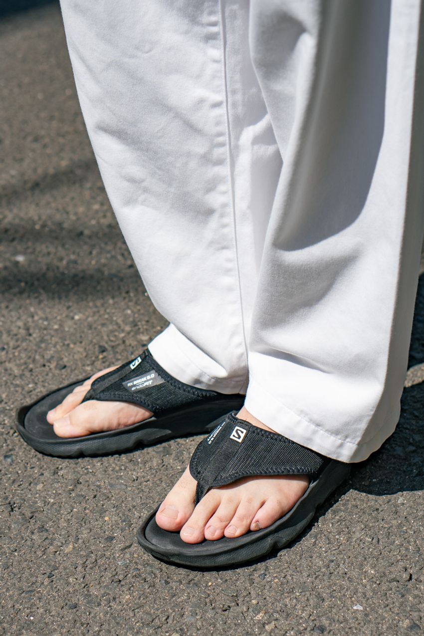 装いを新鮮に見せる“黒トップス×白パンツ“が街に急増中!?逆転の発想で夏のマンネリを回避せよ - 7枚目の画像