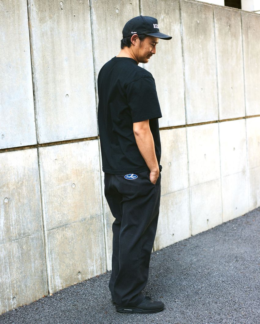 ロンハーマン・PRのガチ私服は“オールブラック”。休憩中に直撃、コーデについて質問攻め！ - 12枚目の画像