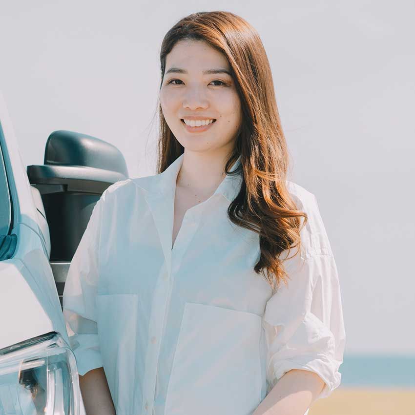 黒木美珠さん●YouTuberとしても活躍する自動車ライター。幼少の頃から車が好きで、現在の愛車はスバル「フォレスターSTIスポーツ」。2021年には、愛車ヴェゼルで90日間車中泊をしながら日本一周を達成。現在は、世界で活躍する自動車ジャーナリストを目指し、YouTubeやライターとして活動中。