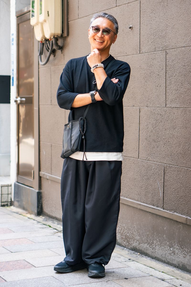 Tシャツ＝グローバルワーク　パンツ＝ジャーナルスタンダード　シューズ＝ナイキ　バッグ＝ザノースフェイス　腕時計＝ブローバ　ネックレス＝ブリス