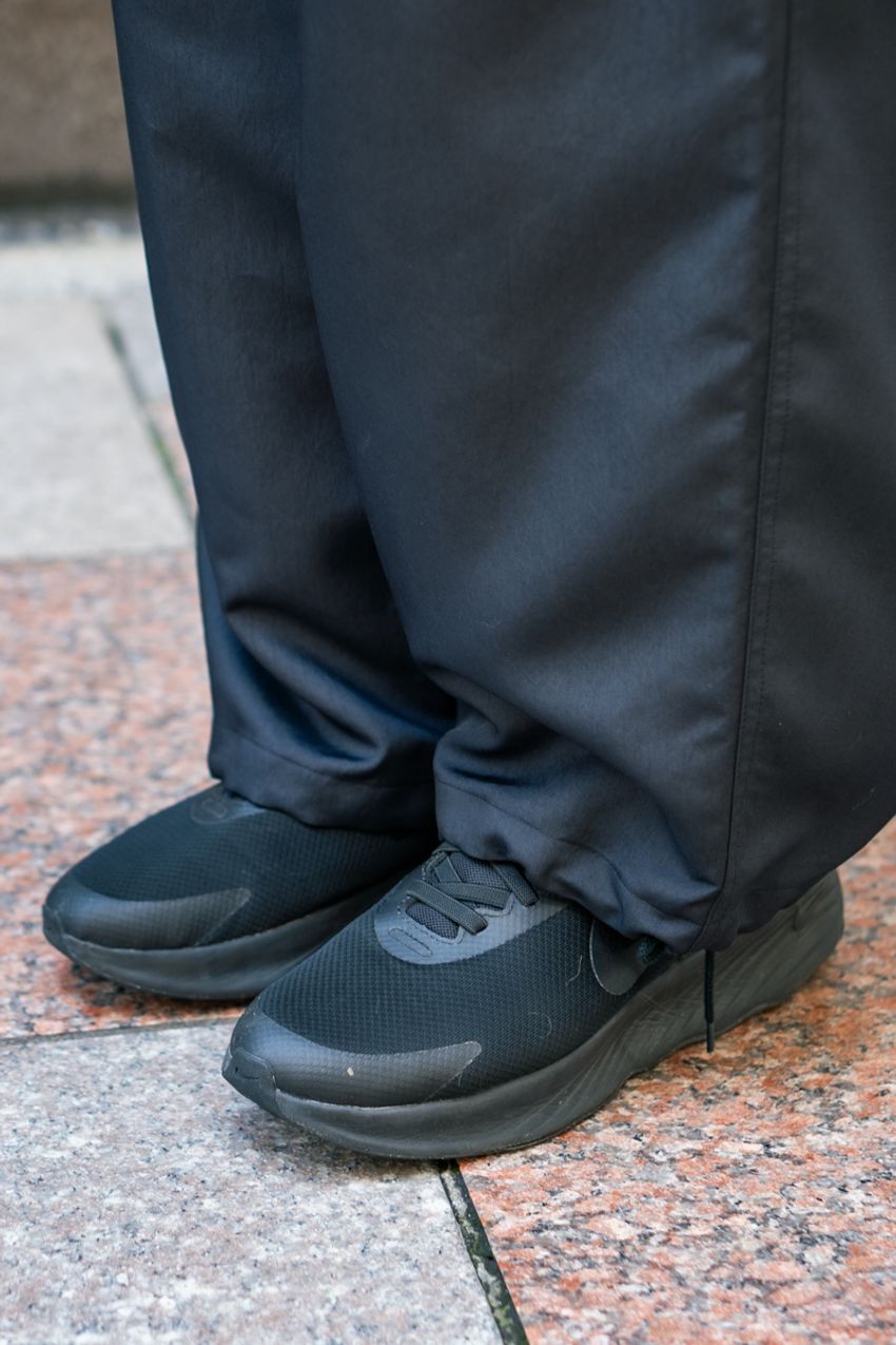 爽やかな夏のブラックコーデ3選！重くなりがちな“黒”を軽やかに見せた巧者たちをスナップ - 5枚目の画像