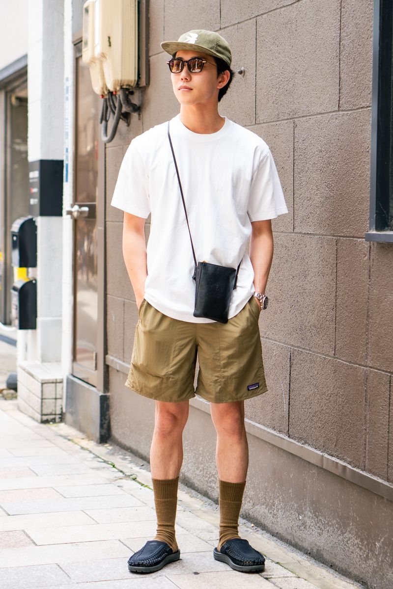 Tシャツ＝ヘインズ