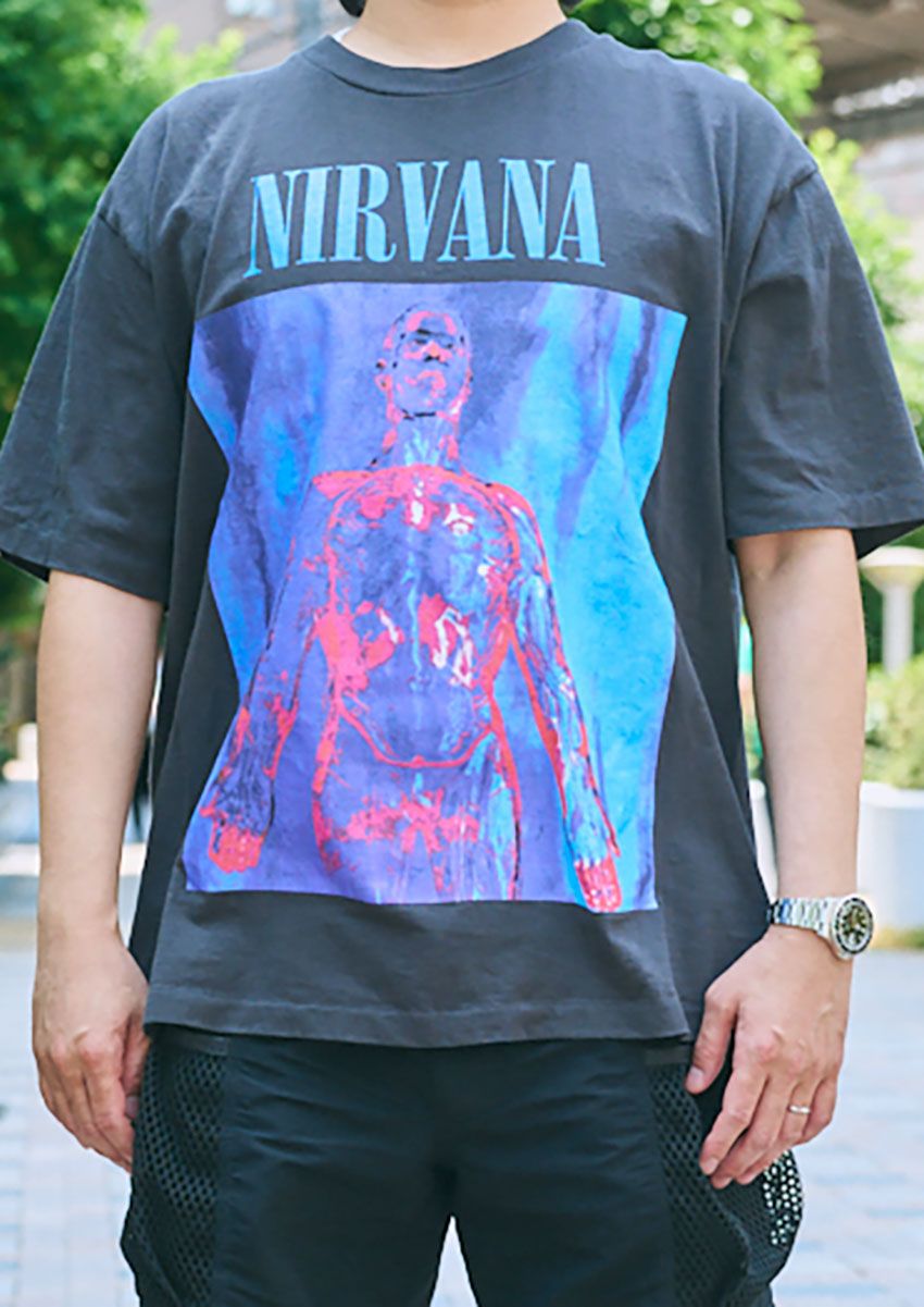 シンプルコーデに映えるナイス・グラフィックT。一体、それどこの？ - 5枚目の画像