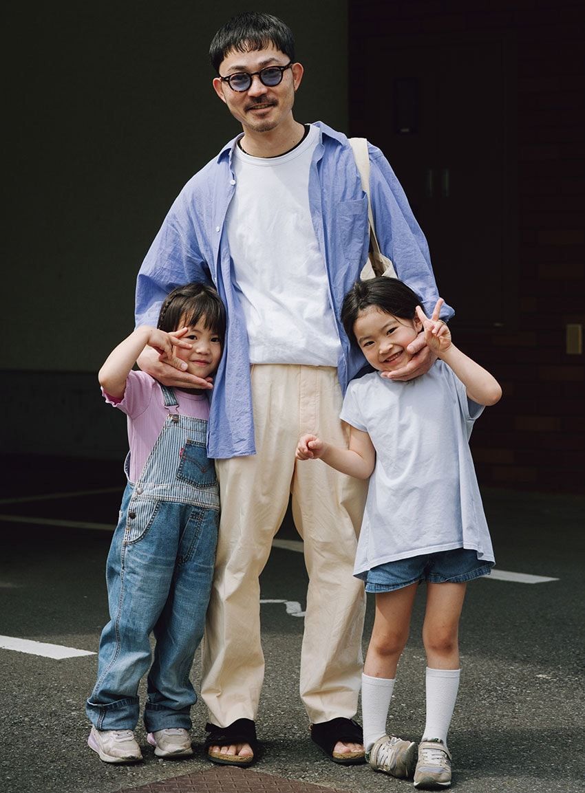 シャツ＝コモリ　Tシャツ＝コム デ ギャルソン　パンツ＝ニート　サンダル＝ビルケンシュトック　サングラス＝モスコット　バッグ＝エースホテル