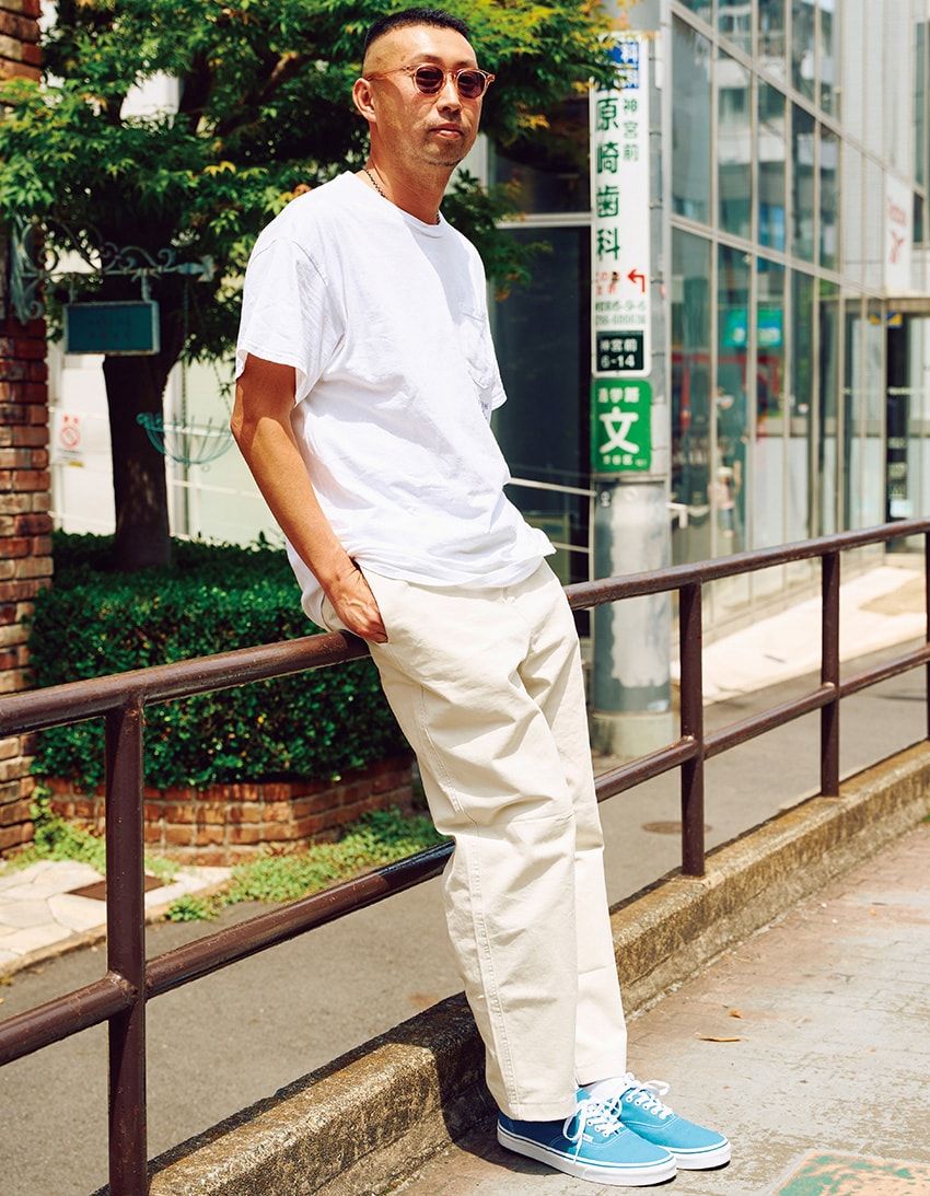 Tシャツ＝エブリシング フォー ザ パーティー　パンツ＝ステューシー　スニーカー＝ヴァンズ　サングラス＝ジュリアス タート オプティカル