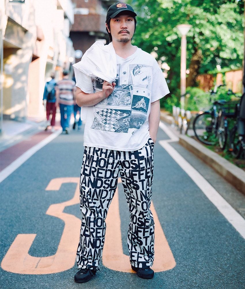シャツ、Tシャツ＝古着　パンツ＝ブラックバード　キャップ＝クライテリア レコーディング スタジオ