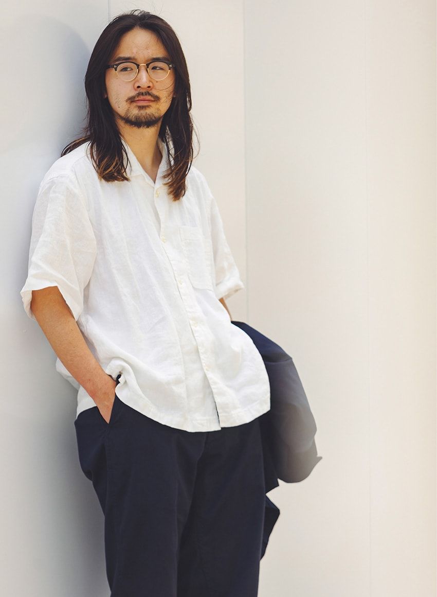 ジャケット、パンツ＝ナナミカ　メガネ＝アイヴァン 7285