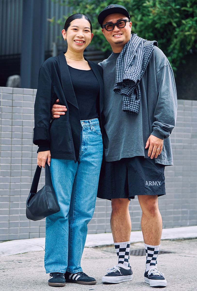 ショーツ＝古着　シャツ、ロンT＝クーティー プロダクションズ　スニーカー＝ヴァンズ