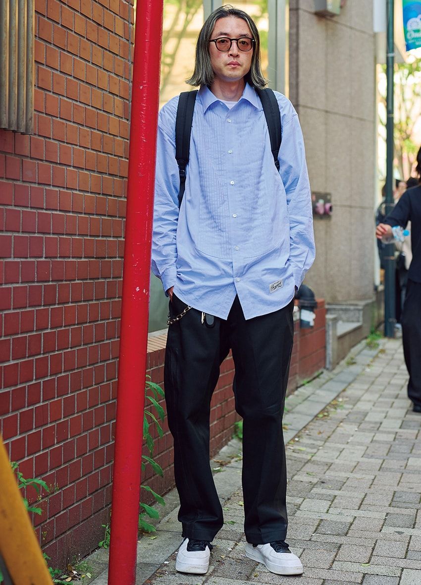 シャツ、パンツ＝シークエル　スニーカー＝ナイキ　サングラス＝ラザール・ステュディオ
