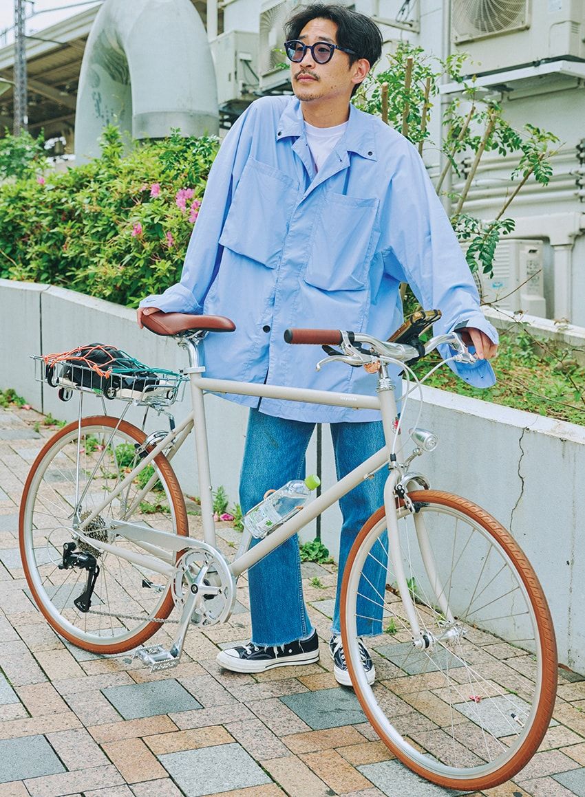 やっぱり“青シャツ”は大人の味方だ！清潔感を添えつつ、ゆったりサイズで体型もカバー - 3枚目の画像