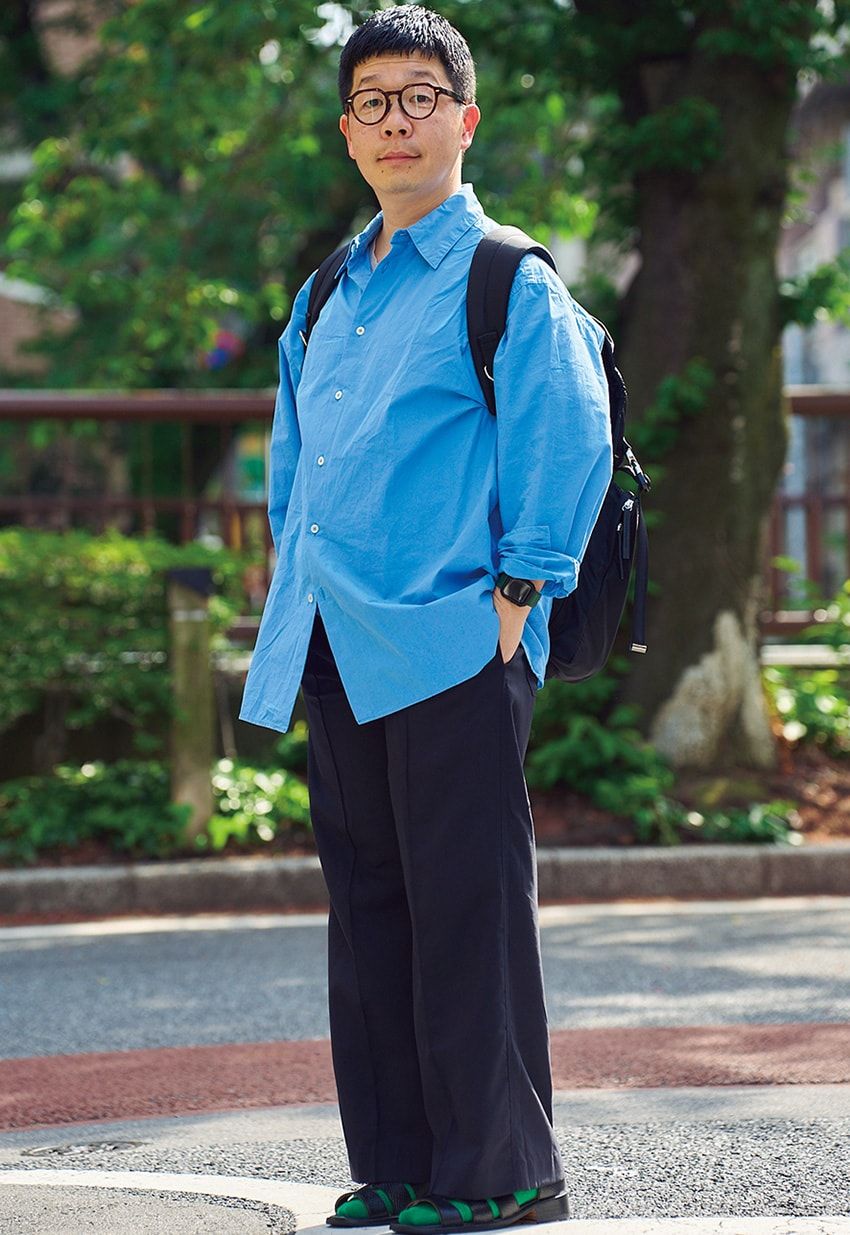 やっぱり“青シャツ”は大人の味方だ！清潔感を添えつつ、ゆったりサイズで体型もカバー - 8枚目の画像