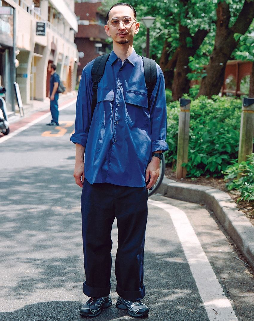 シャツ＝コム デ ギャルソン・シャツ　パンツ＝ジュンヤ ワタナベ マン　スニーカー＝サロモン　サングラス＝ユウイチトヤマ