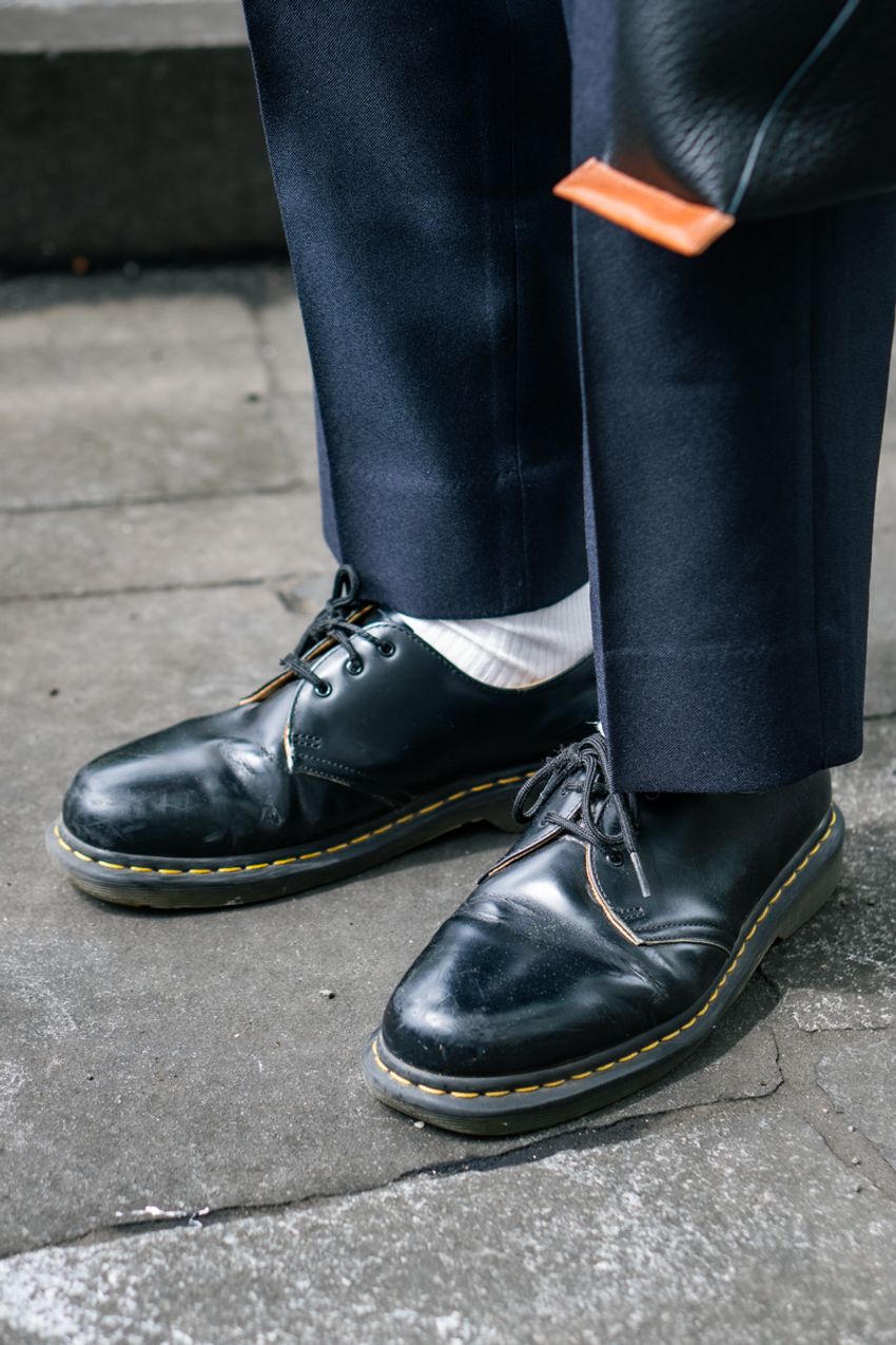 洒落者たちは今、「赤」を選ぶ！派手色カラーを上手く着こなす秘訣をスナップで検証 - 8枚目の画像