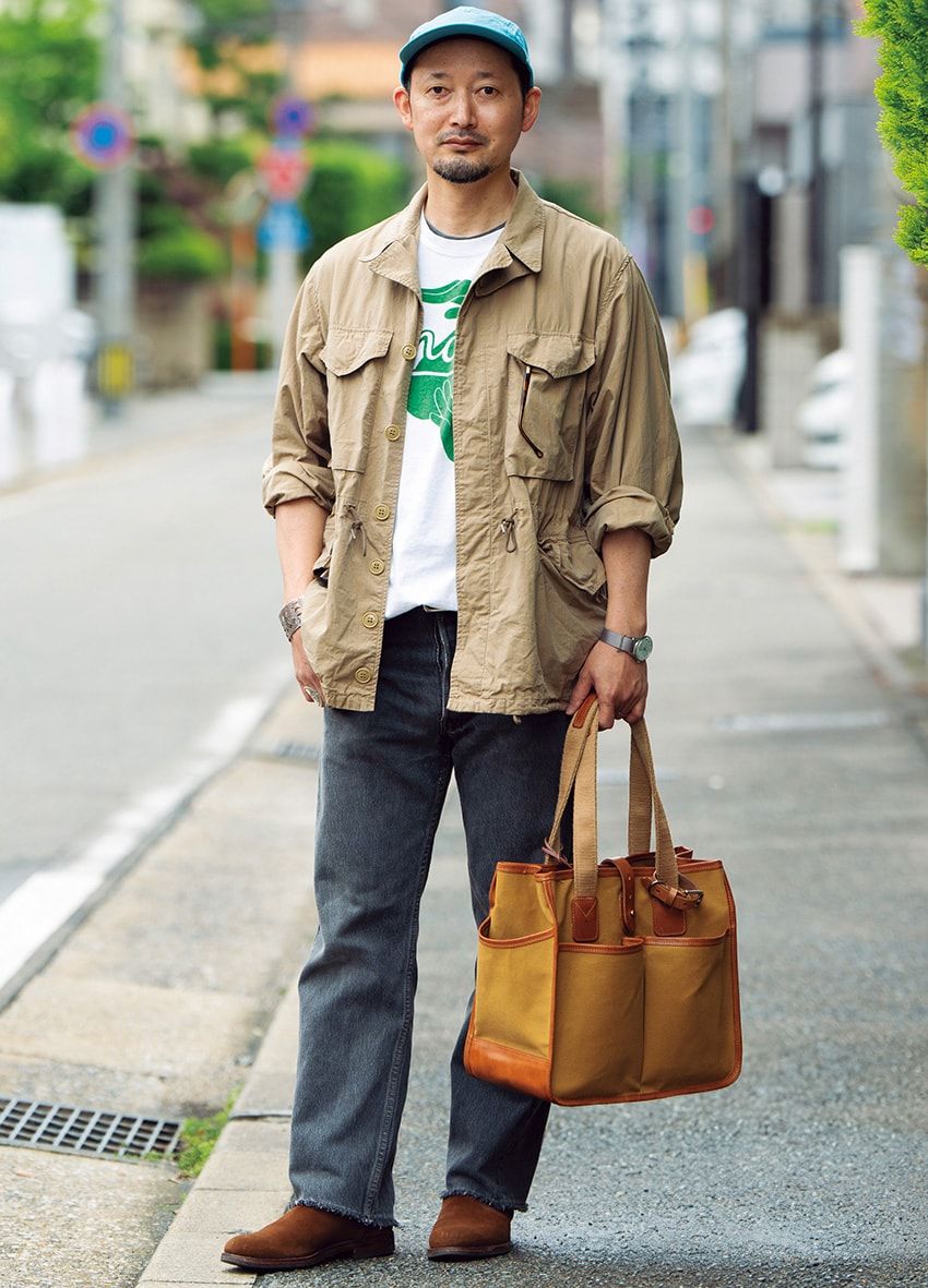 街角では“黒デニム”がどんどん薄くなっていた！グレーに近い絶妙な色合いを大人っぽく、今っぽく - 3枚目の画像