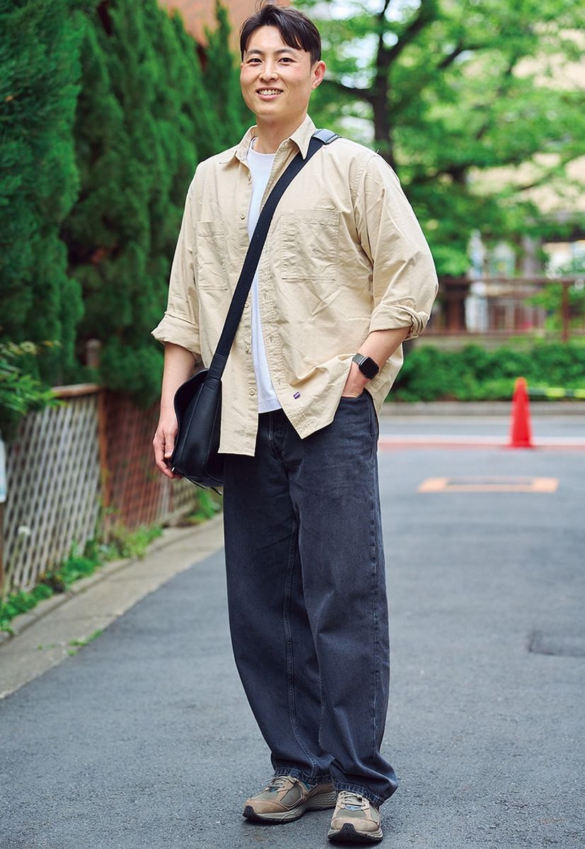 デニム、Tシャツ＝コス