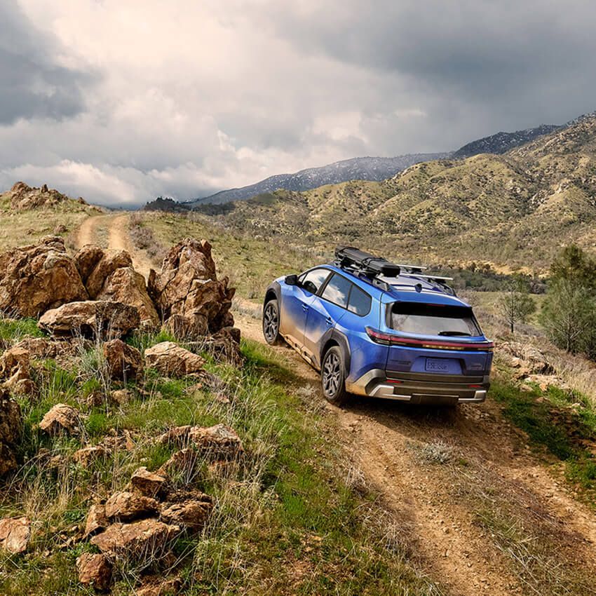 前後の荷重センサーを使って、加速時や減速時、旋回時に適切な駆動力を４輪それぞれに分配する。