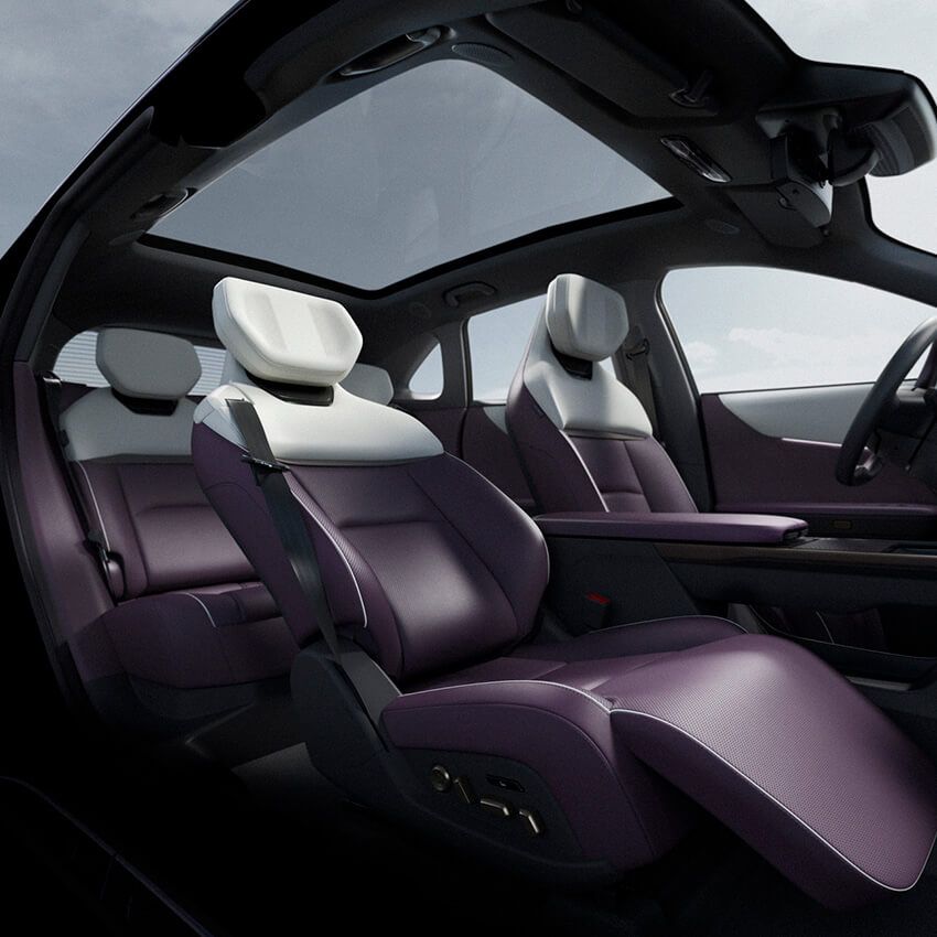 23個のスピーカーとヘッドレスト内蔵のスピーカーによって臨場感あふれる音響を提供してくれる。