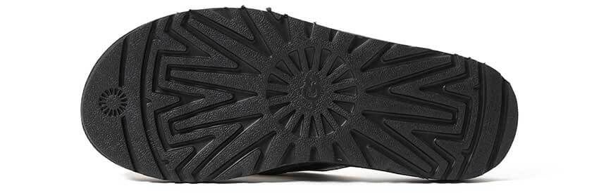 「クラシック サンダル」1万7600円／アグ（ビーミング by ビームス　03-3561-8047）