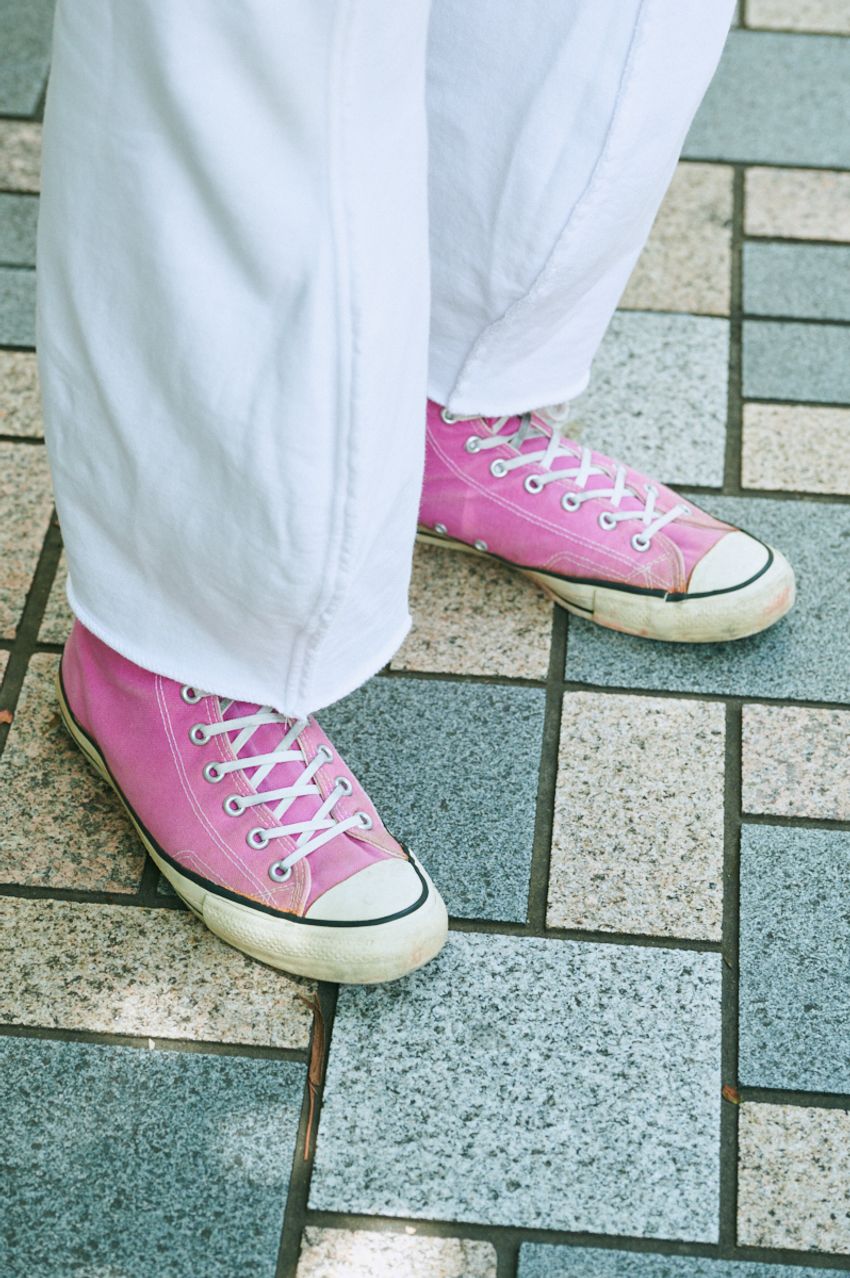 夏はピンクの「コンバース」着用率が高い説！意外にも汎用性抜群、適度なアクセントも効果的 - 5枚目の画像