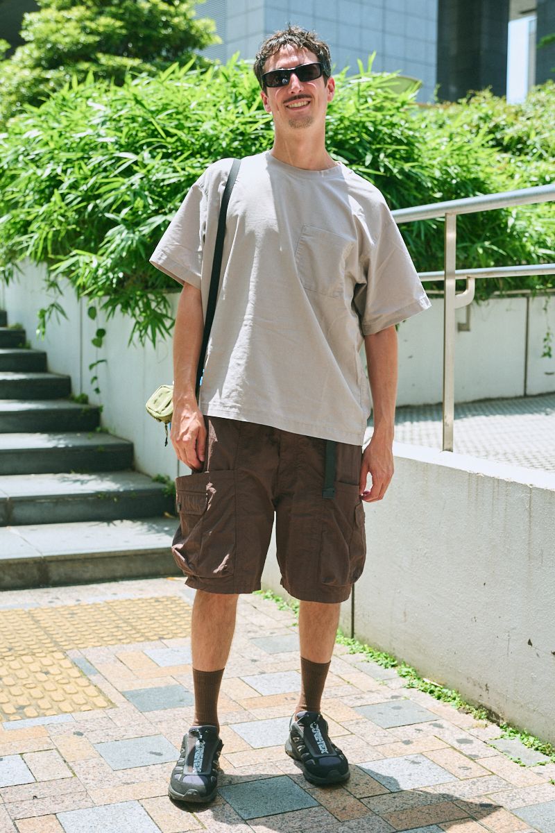 Tシャツ＝ユニクロ