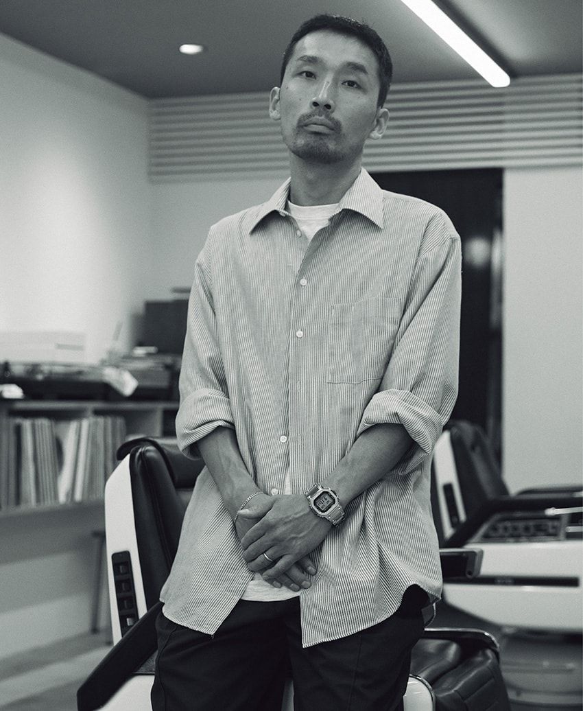 「BARBER SAKOTA」オーナー 迫田将輝さん●複数のバーバー勤務を経て、2016年に「BARBAR SAKOTA」を東京・下高井戸にオープン。アパレルやグリースなどオリジナルグッズも豊富に展開し、21年には伊勢丹新宿店メンズ館でポップアップを開催。大きな話題を呼んだ。