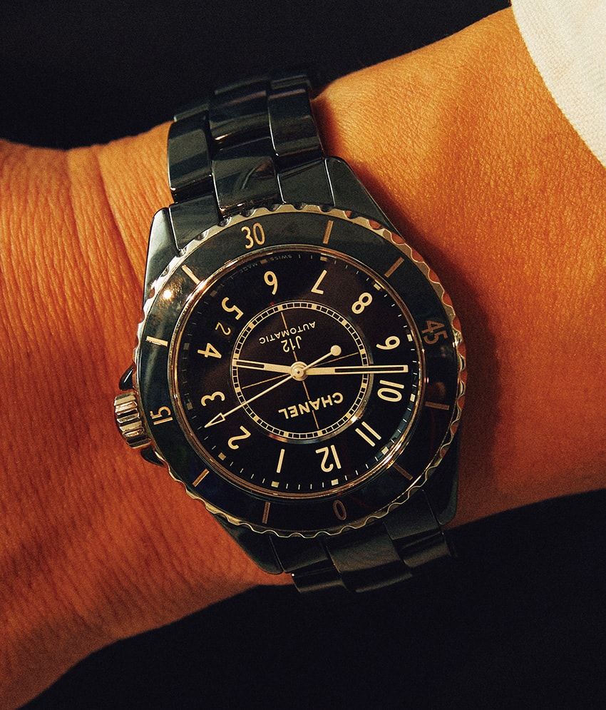 「J12 キャリバー 12.1」高耐性セラミック×SSケース、38mm径、自動巻き。132万円／シャネル　0120-525-519