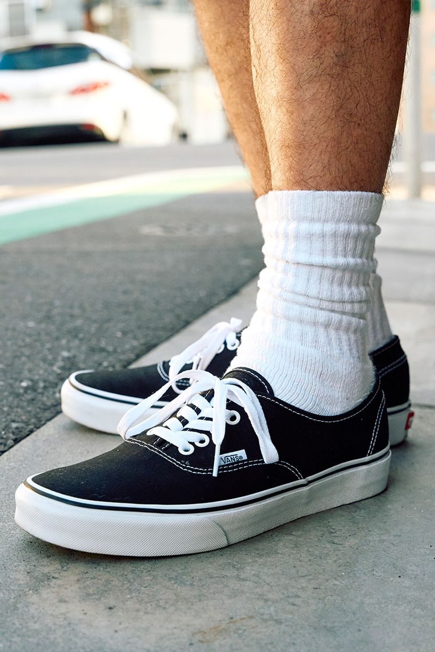 「ユニクロの無地Tシャツ、一枚でもサマになる説」を立証した3名！コーデ術とともに拝見 - 5枚目の画像