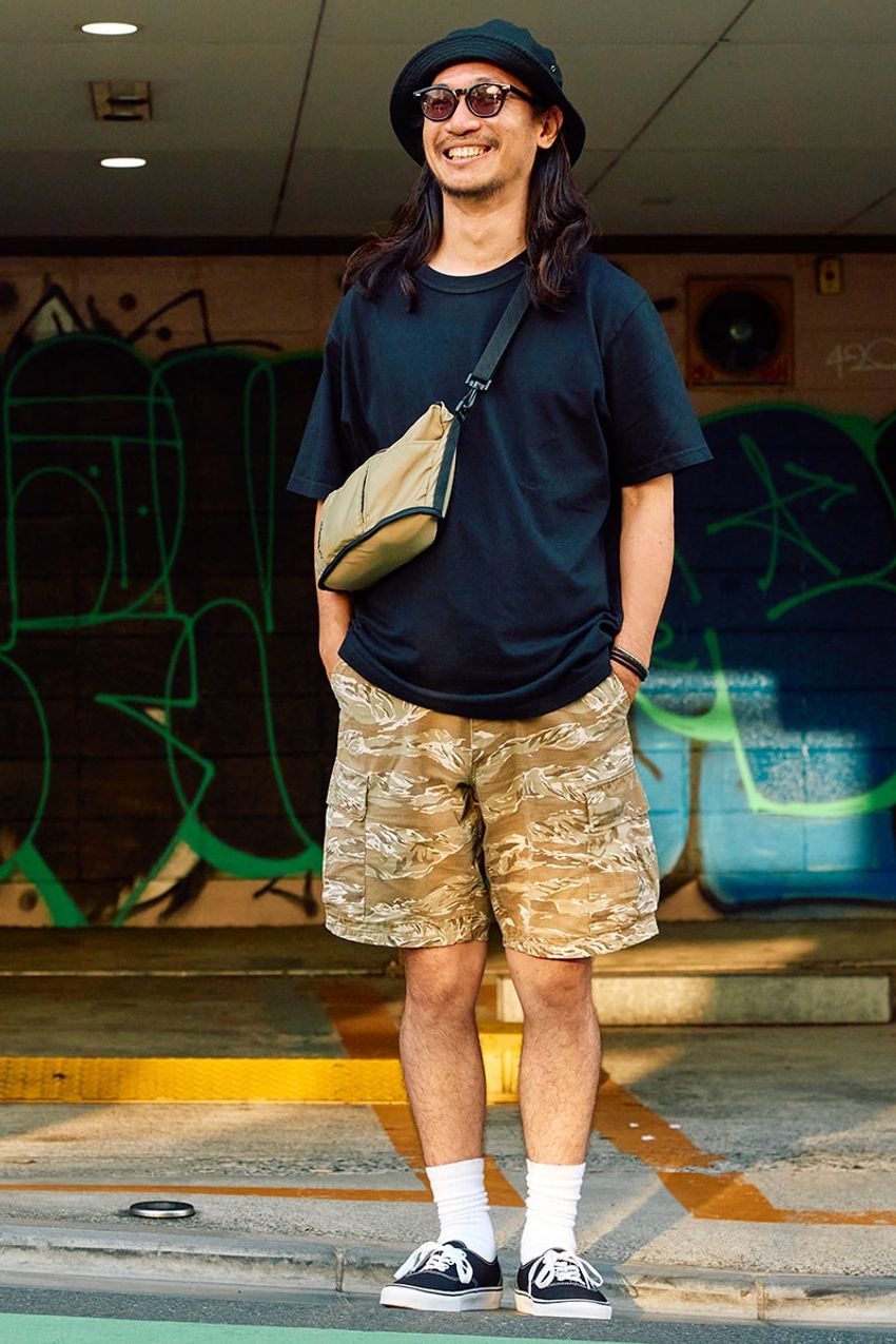 「ユニクロの無地Tシャツ、一枚でもサマになる説」を立証した3名！コーデ術とともに拝見 - 4枚目の画像