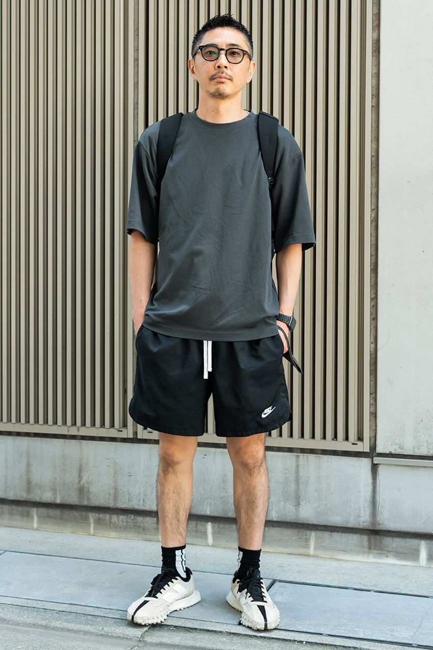 「ユニクロの無地Tシャツ、一枚でもサマになる説」を立証した3名！コーデ術とともに拝見 - 6枚目の画像