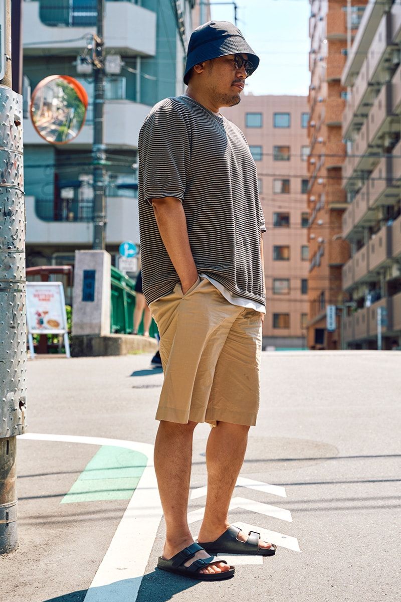 Tシャツ、パンツ=ともにコス インナー=ユニクロ サンダル=ビルケンシュトック ハット=キジマタカユキ サングラス=ゾフ